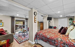 Room - Come Relax @ The Hideaway Lakehouse - Walnut Creek, Lake Mitchell, Clanton - AL (Clanton)