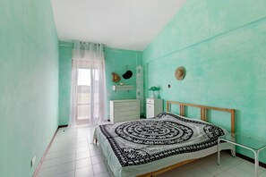 2 bedrooms, iron/ironing board, bed sheets