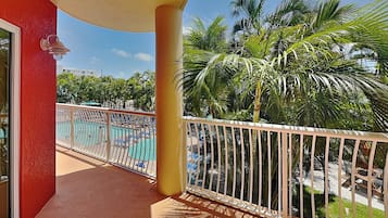 Condo (2 Bedrooms) | Property amenity