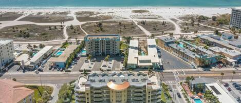 Condo (2 Bedrooms) | Property amenity