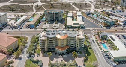 Crystal Palms 207