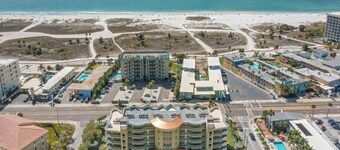 Crystal Palms 207