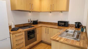 Dishwasher, cookware/dishes/utensils