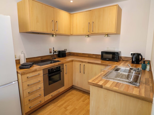 Dishwasher, cookware/dishes/utensils