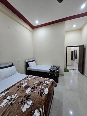 Deluxe Double Room, Balcony, City View - Hotel Siddhi Palace (Ayodhya)