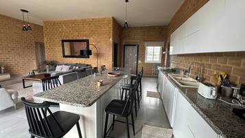 Villa, 3 Bedrooms, Private Pool, Lake View | Interior