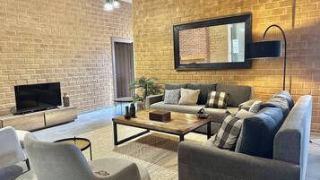 Villa, 3 Bedrooms, Private Pool, Lake View | Living room