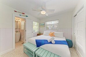 3 bedrooms, iron/ironing board, bed sheets - 2111 Avenue B in Bradenton Beach, FL (Bradenton Beach)