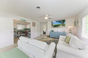 TV - 2111 Avenue B in Bradenton Beach, FL (Bradenton Beach)