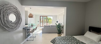 Attractive vacation apartment in an exclusive vacation home in the Winelands