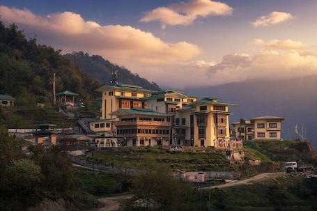 Building design. Norbu Lingka Resort