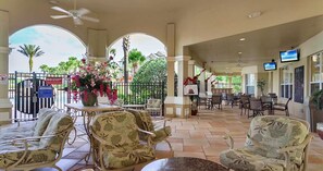 Outdoor dining - Luxurious home 2 miles from Disney - Windsor Hills Resort (Kissimmee)