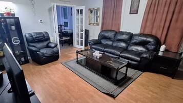 Bungalow, 3 Bedrooms, Smoking | Ruang tamu