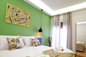 Habitación Confort con 1 cama matrimonial o 2 individuales, balcón | Edredón, camas con efecto memoria y caja de seguridad en la habitación 