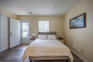 Room - Keystone Garden Villa E (Indianapolis)