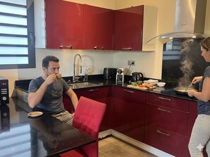 Private kitchen - Charming gîte: swimming pool and jacuzzi, outdoor bathtub A unique experience (Saint Pierre)