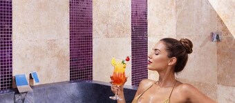 Charming gîte: swimming pool and jacuzzi, outdoor bathtub A unique experience