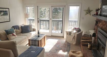 Lovely 2-bedroom condo in Bromley Village perfect for a relaxing getaway