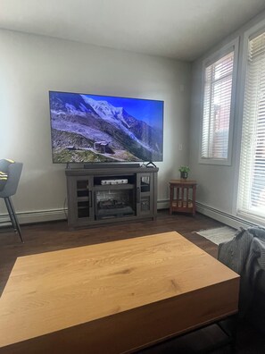 Interior - 6month BRIGHT Sun filled space to live close to all amenities and the AIRPORT! (Calgary)