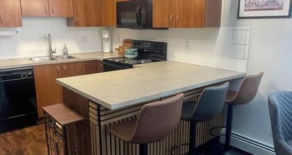 6month BRIGHT Sun filled space to live close to all amenities and the AIRPORT!