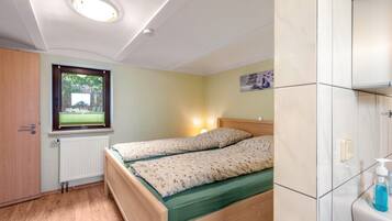 1 bedroom, iron/ironing board, WiFi, bed sheets