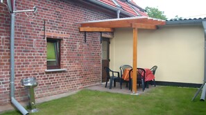 Outdoor dining - Holiday Apartment for at Least 2 Adults and 2 Children (52 m²) in Milower Land (Milower Land)