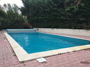 Pool - In the Heart of the Camargue, at an Ornithologist’s Home (Vauvert)