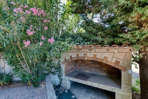 Property grounds - In the Heart of the Camargue, at an Ornithologist’s Home (Vauvert)