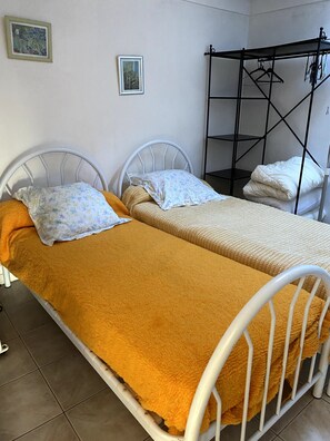 2 bedrooms, WiFi, bed sheets - In the Heart of the Camargue, at an Ornithologist’s Home (Vauvert)