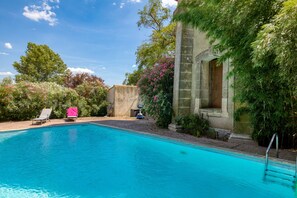 Pool - In the Heart of the Camargue, at an Ornithologist’s Home (Vauvert)