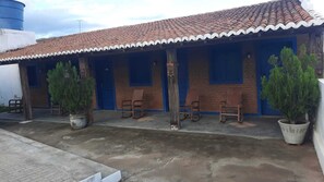 基础双人房, 外廊, 泳池景观 | 外观