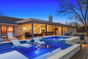 Pool - Enchanted Vine - Pool, Spa, Sauna & Speakeasy (Fredericksburg)