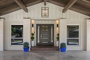 Exterior detail - Enchanted Vine - Pool, Spa, Sauna & Speakeasy (Fredericksburg)