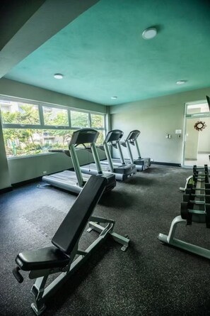 Fitness facility - Modern penthouse with Jacuzzi near the airport (Santiago de los Caballeros)