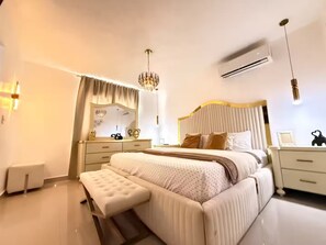 3 bedrooms, iron/ironing board, WiFi, bed sheets - Modern penthouse with Jacuzzi near the airport (Santiago de los Caballeros)