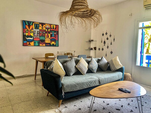 Living room - Dar Nino Cozy 2 Bedroom Apartment in La Marsa Plage (La Marsa)