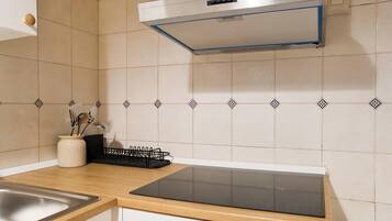 Fridge, microwave, coffee/tea maker, cookware/dishes/utensils
