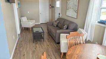 Cabin, 3 Bedrooms, Patio, Beach View | Living area
