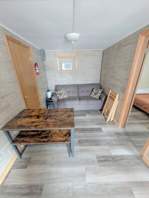 Ferienhütte, 2 Schlafzimmer, Terrasse, Strandblick | Wohnbereich