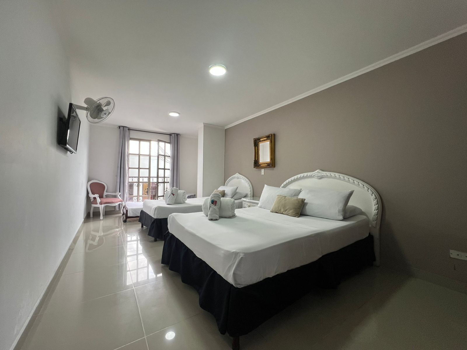 Kamar Keluarga, balkon, pemandangan kota