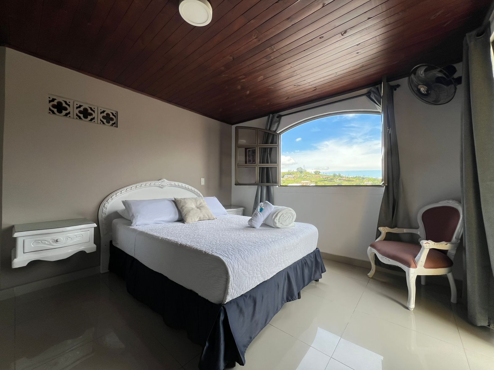 Chambre Double, balcon, vue ville | Wi-Fi gratuit