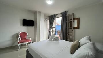 Double Room, Balcony, City View | Bathroom