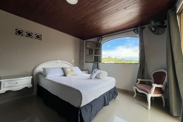 Chambre Double, balcon, vue ville