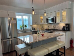 Private kitchen - Serene 3-bedroom beach house with AC in charming Lake Como (Belmar)