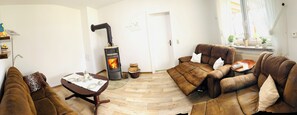 TV, fireplace, ping pong, books - Vacation apartment zur Breiten Karthane | Karthaneblick | Apartment 2  (Bad Wilsnack)