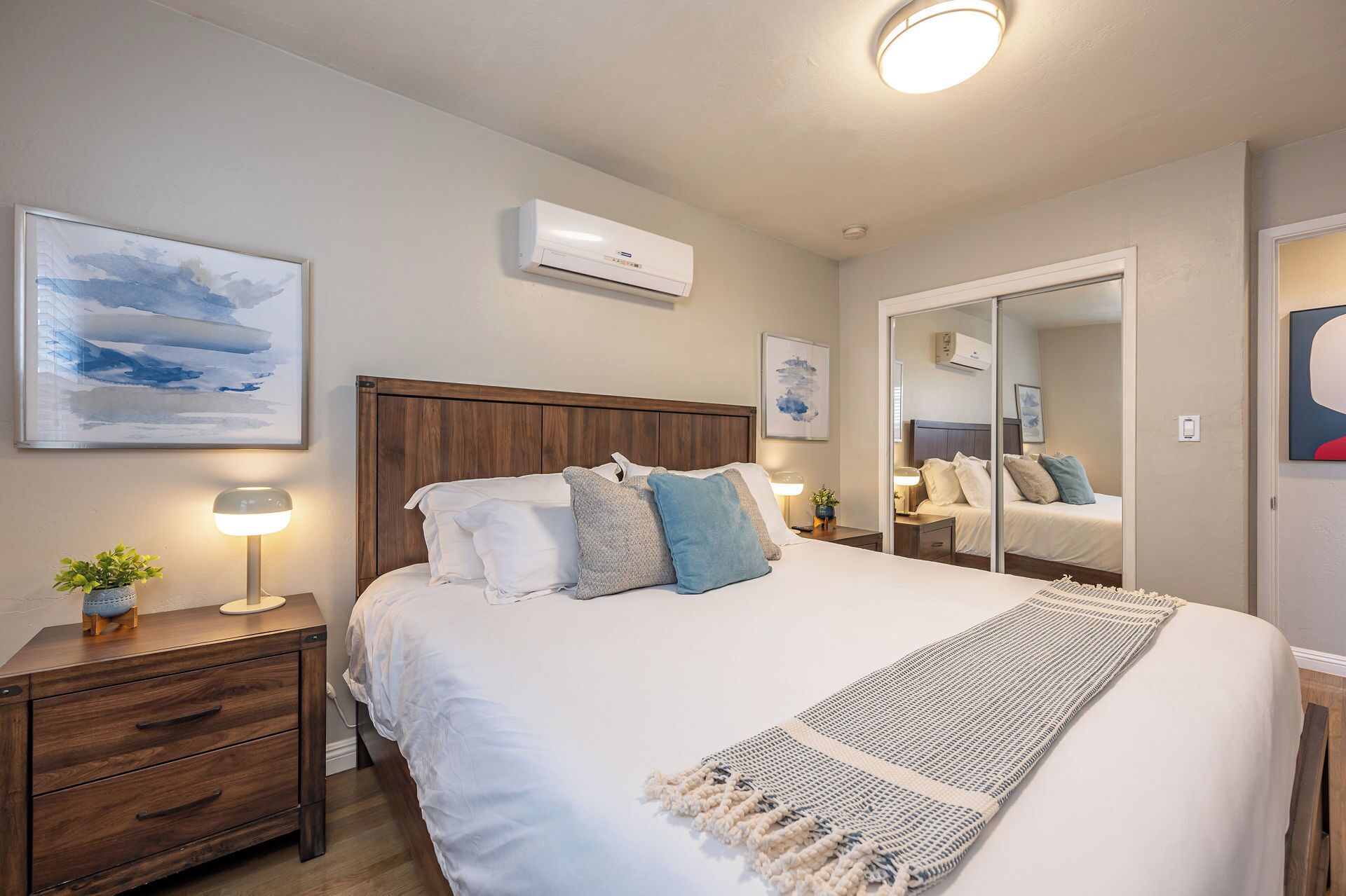 3 slaapkamers, een strijkplank/strijkijzer, reisbedje, gratis wifi