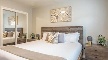 3 habitaciones, tabla de planchar con plancha y cuna de viaje