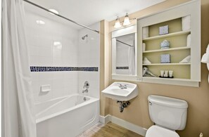 Condo, 2 Queen Beds (Market Street Inn 234) | Bathroom - Market Street Inn 234 (Miramar Beach)