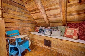Interior - Log Cabin Home  3 Private Acres (Wimberley)