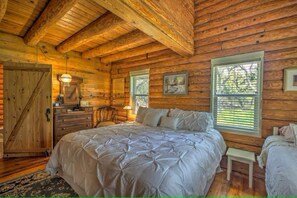 3 bedrooms, iron/ironing board, free WiFi, bed sheets - Log Cabin Home  3 Private Acres (Wimberley)
